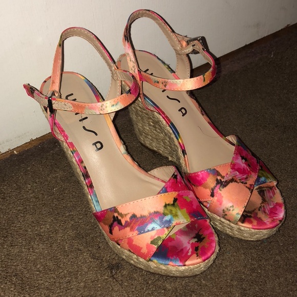 Shoes - Floral wedges